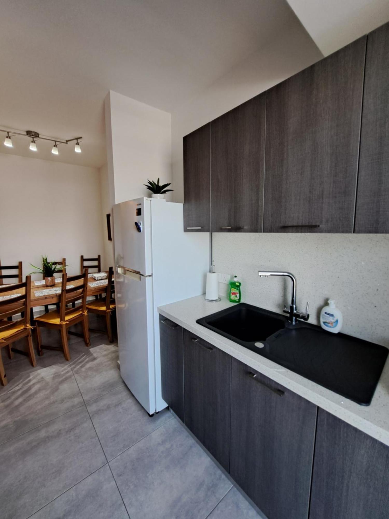 Albert'S Apartment St Lazarus 402 B - First Floor ลาร์นาคา ภายนอก รูปภาพ