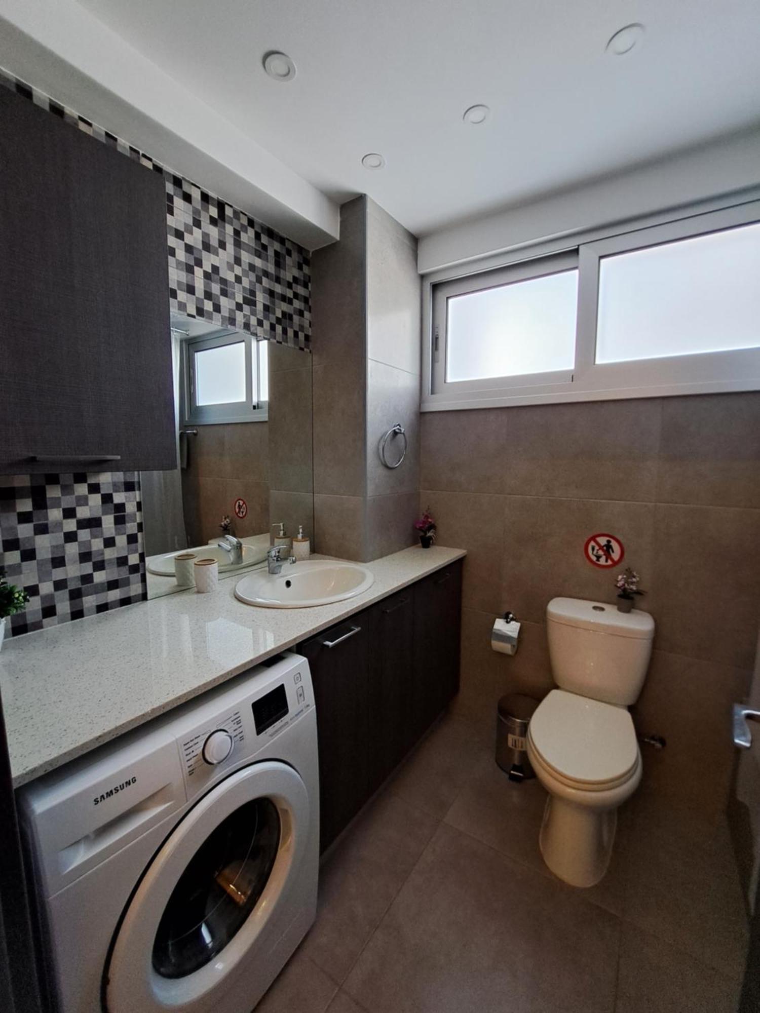 Albert'S Apartment St Lazarus 402 B - First Floor ลาร์นาคา ภายนอก รูปภาพ