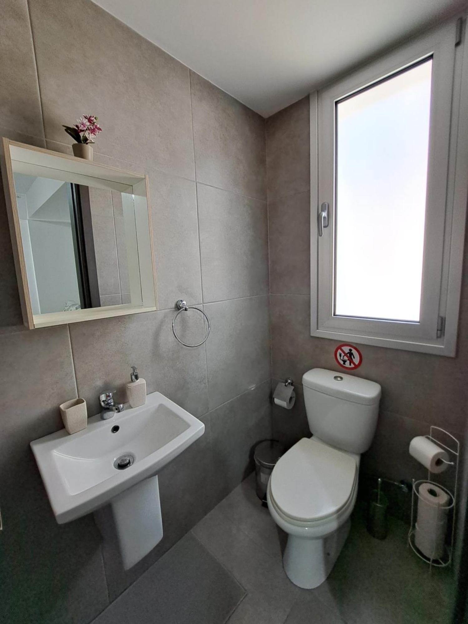 Albert'S Apartment St Lazarus 402 B - First Floor ลาร์นาคา ภายนอก รูปภาพ