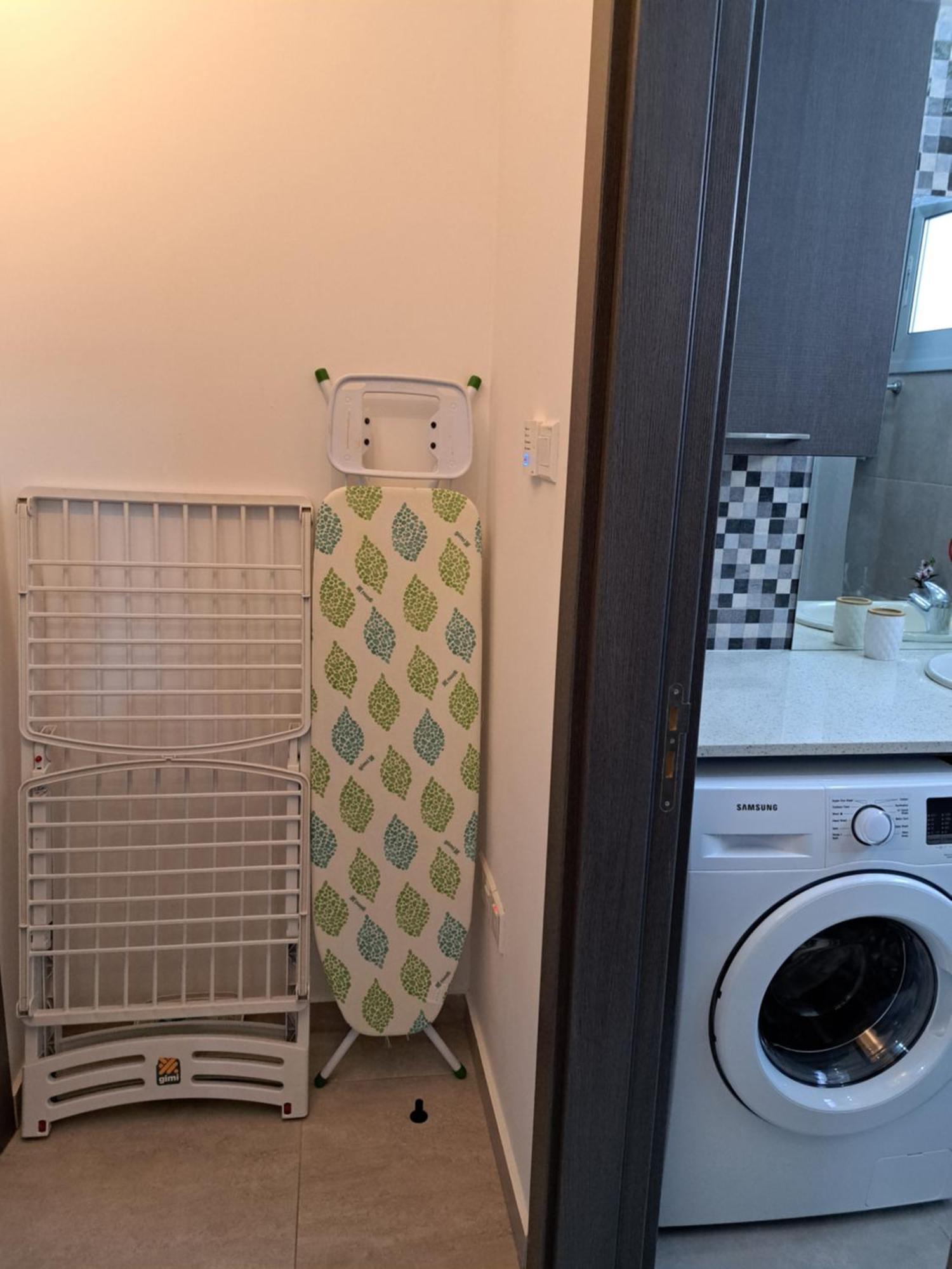 Albert'S Apartment St Lazarus 402 B - First Floor ลาร์นาคา ภายนอก รูปภาพ